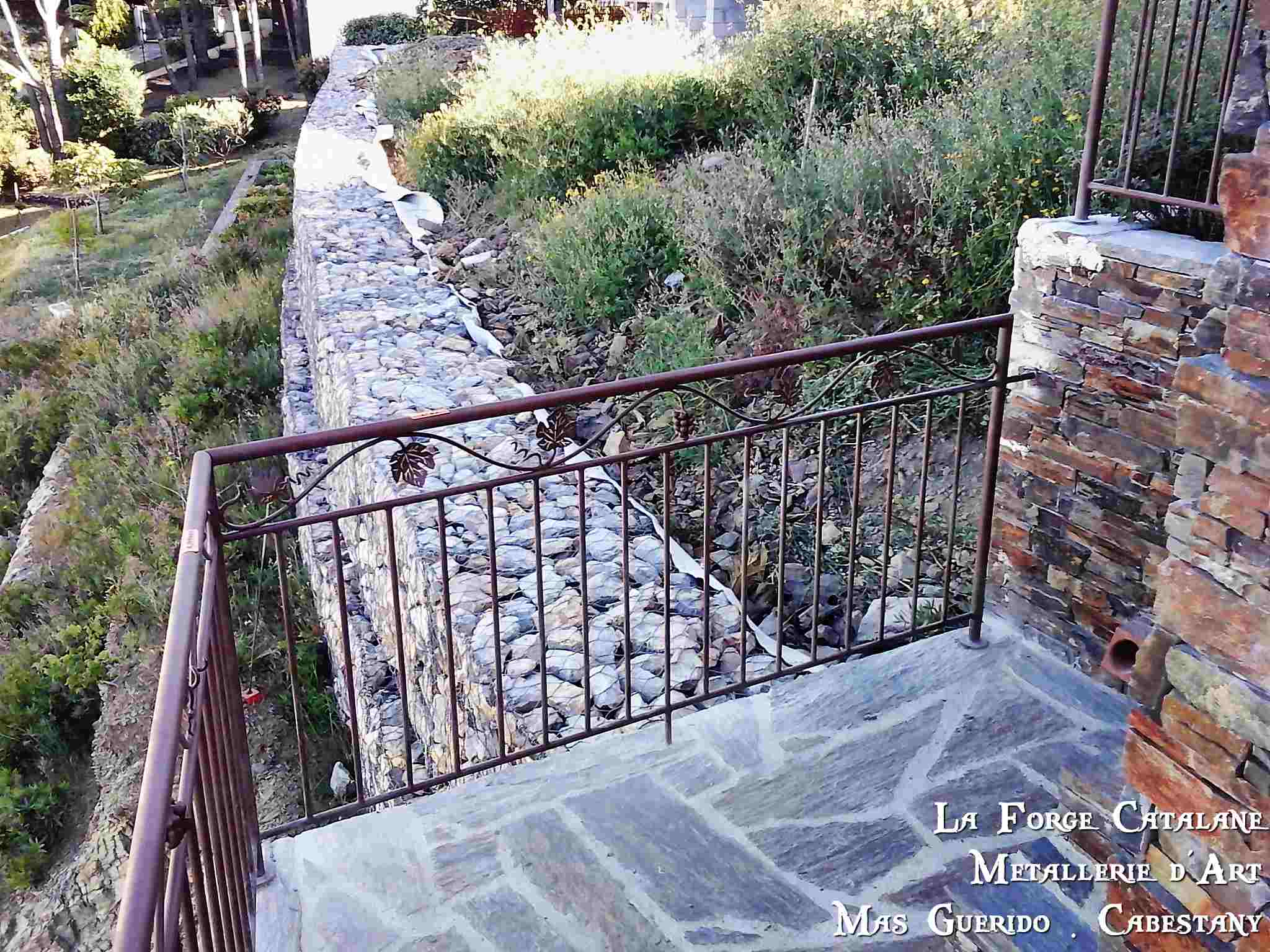 rambarde garde corps frise vegetale barreaux droit fer La Forge Catalane.jpg